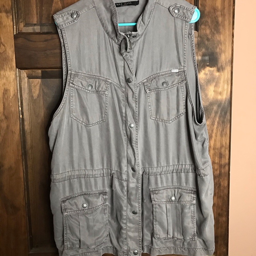 Vest with pockets